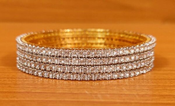 DIAMOND LOOK SINGLE LINE SOLITAIRE BANGLES