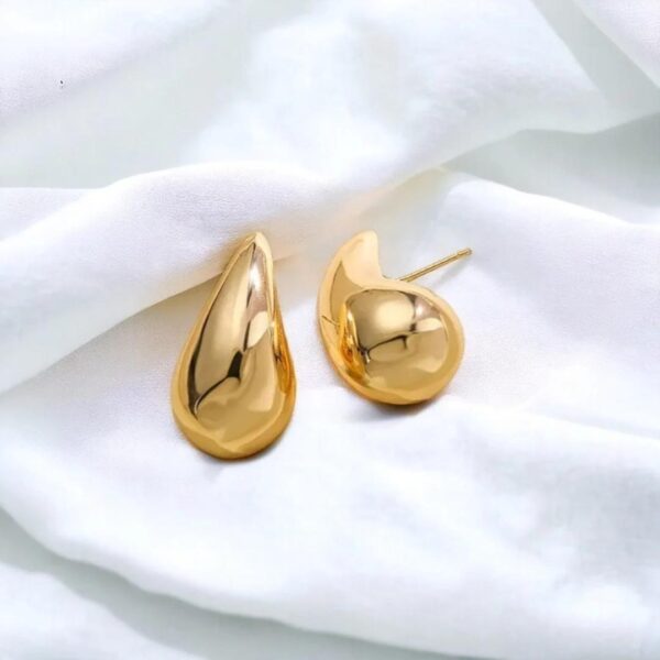 TEARDROP CHUNKY GOLD LOOK EARRINGS