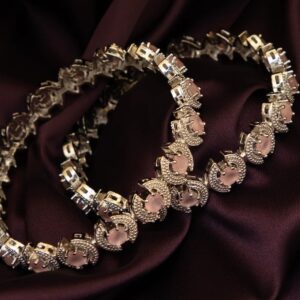 LA FILLED ' OR SILVER TONED BANGLE WITH PINK ROSE QUARTZ